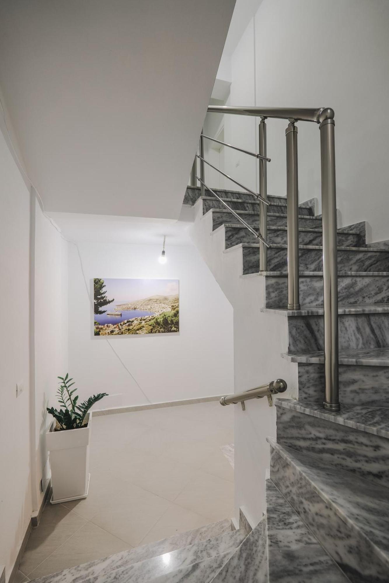 Vila Amare Sarandë エクステリア 写真